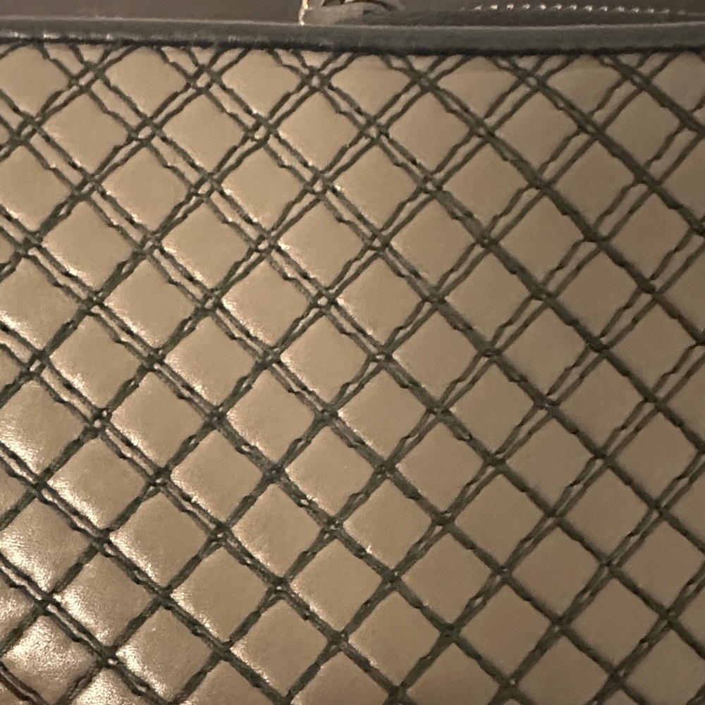 Bottega Veneta Dark Beige & Black Woven Zip Around Wallet. NWOT & Incl Orig Box - Picture 7 of 15